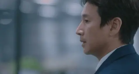화를 참지 못하는 거친 숨소리